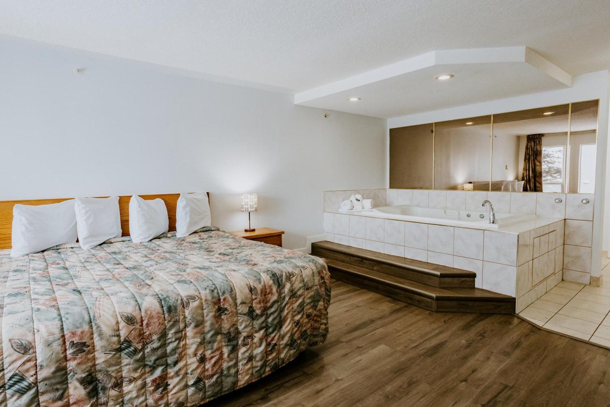 Western Budget Plus Mosaic Suites Penhold Exterior foto
