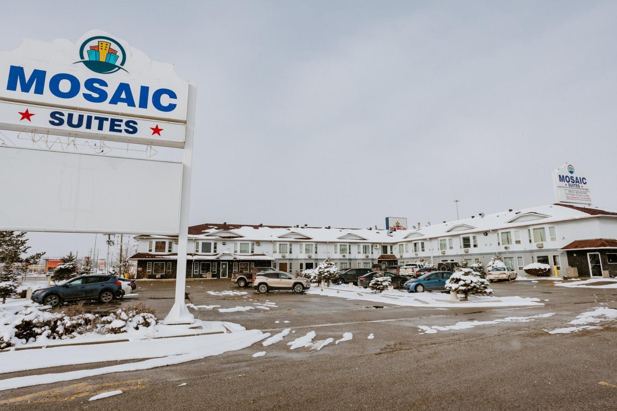 Western Budget Plus Mosaic Suites Penhold Exterior foto